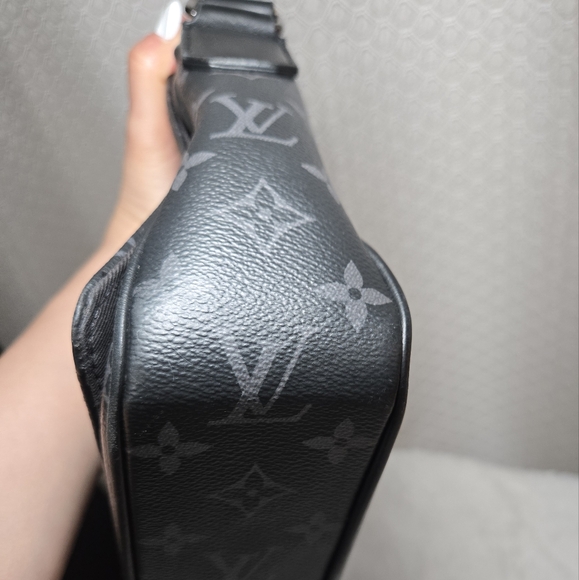 Louis Vuitton District Messenger Bag Monogram Eclipse Canvas MM - Picture 10 of 17
